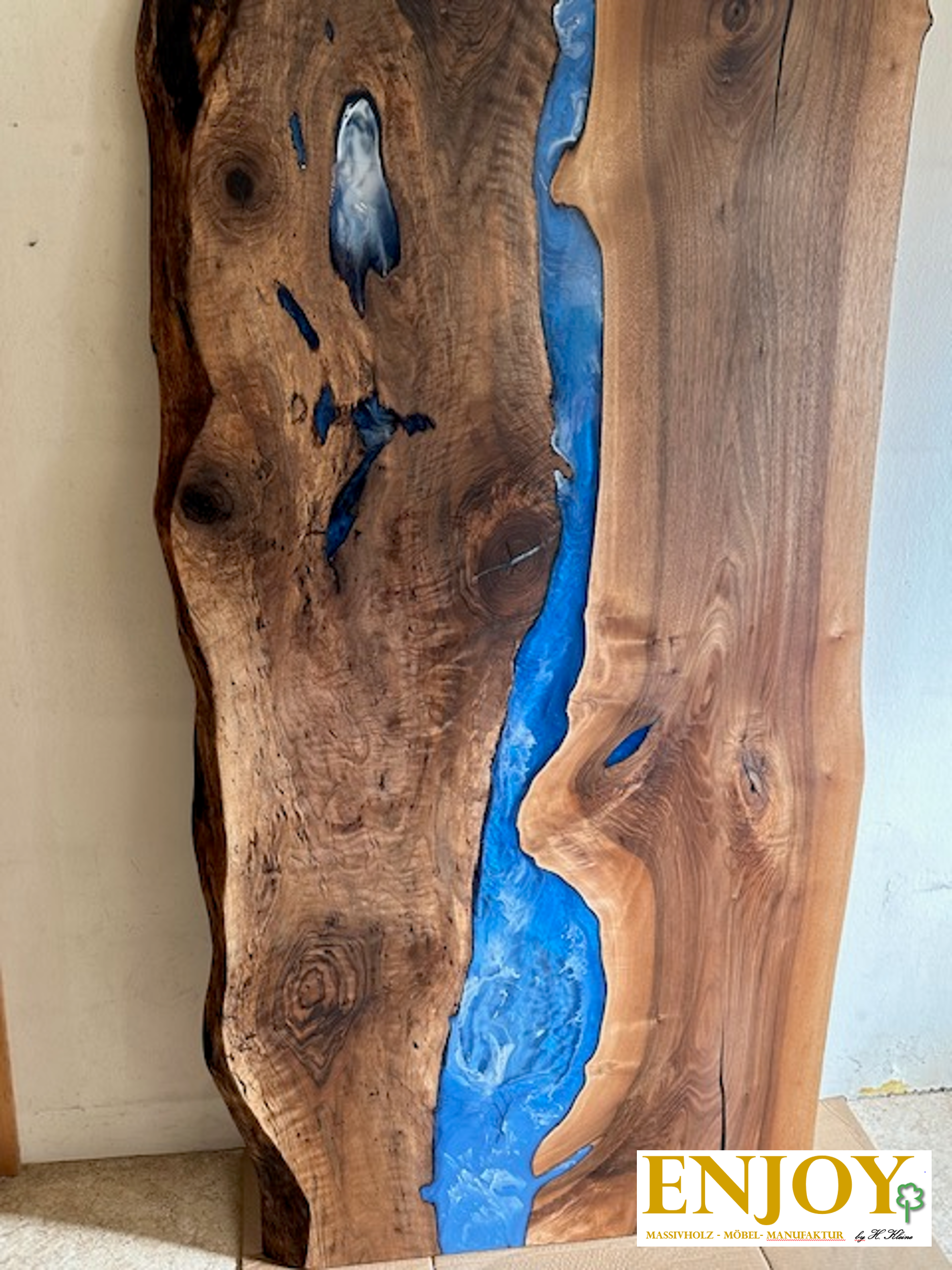 Epoxidtisch Nussbaum ‚Mosel‘